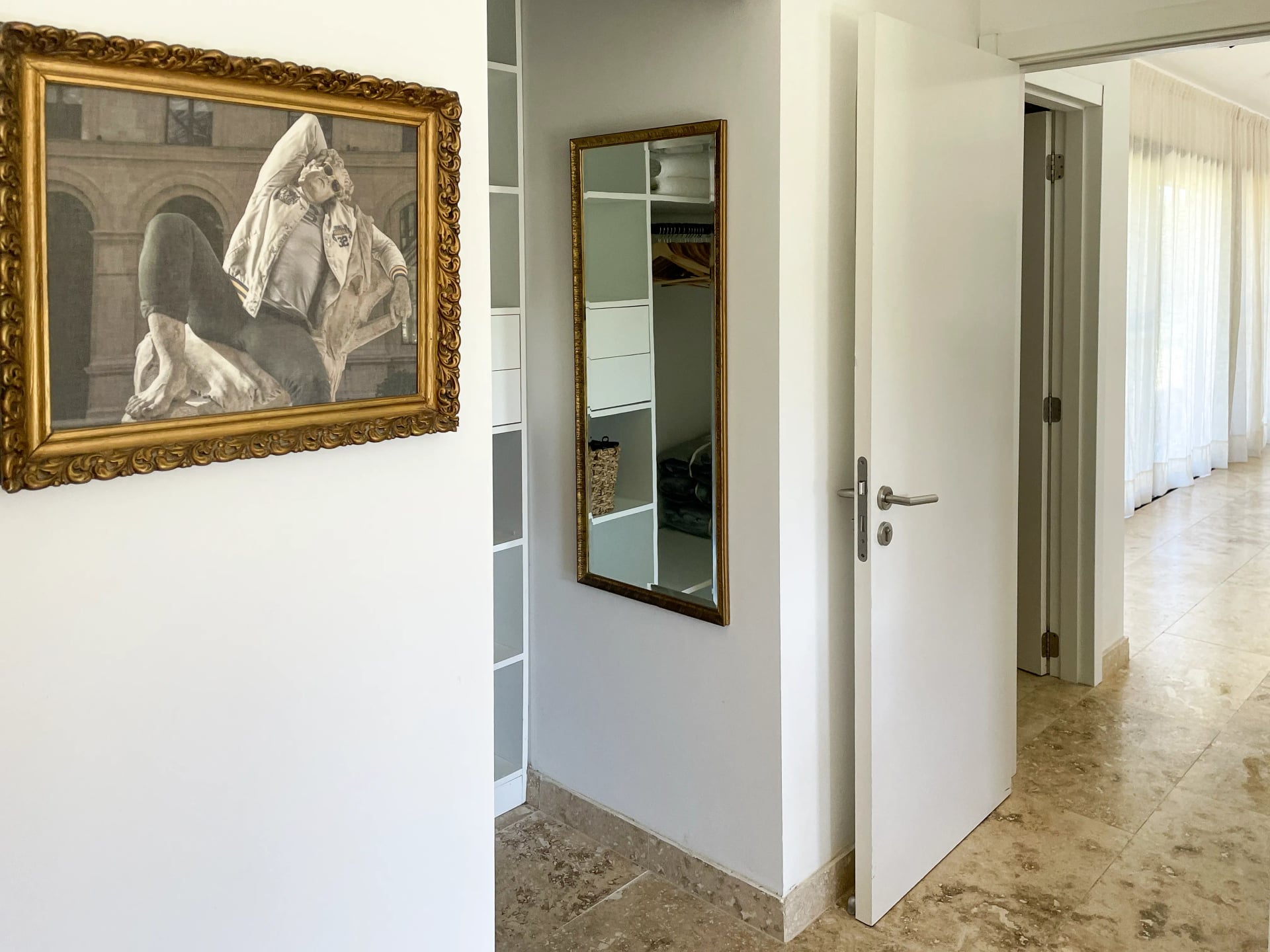 Bedroom 1 - 10 photos